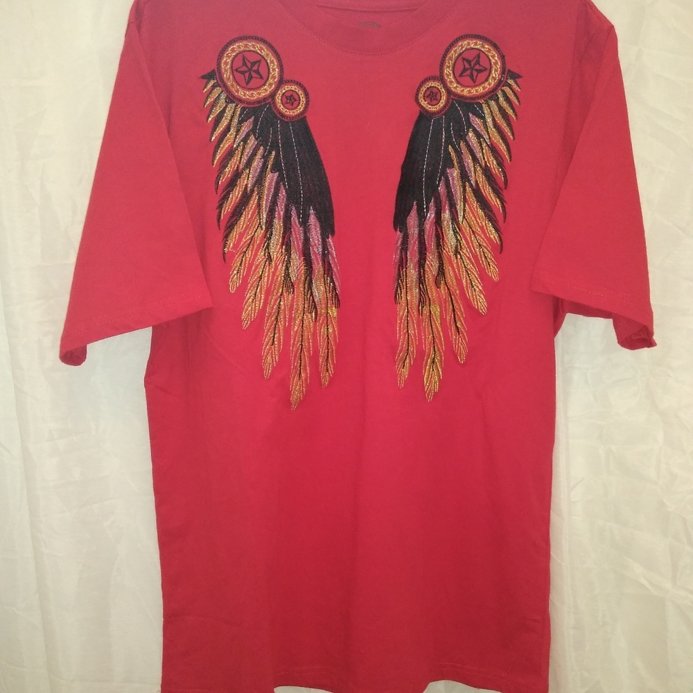 Red T-shirt with glimmer Indian feather decal